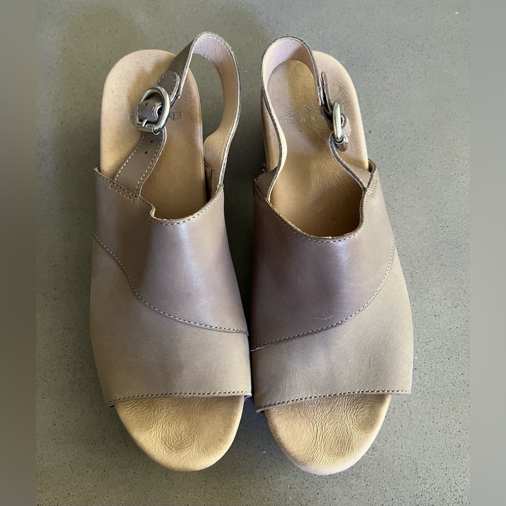 Dansko Madalyn Leather Sandal Size 39 (8.5-9)